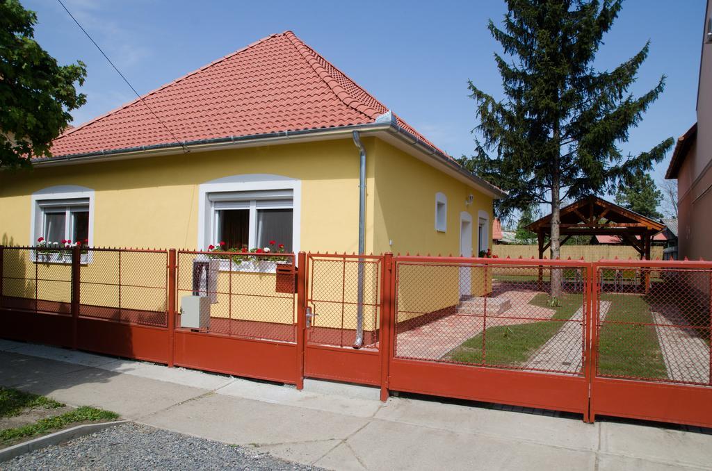 Armada Family Apartment Hajdúszoboszló Eksteriør bilde